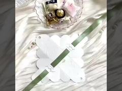 कपड़े उपहार आभूषण कस्टम मुद्रित कागज बैग 150gsm 210gsm 250gsm मोटाई